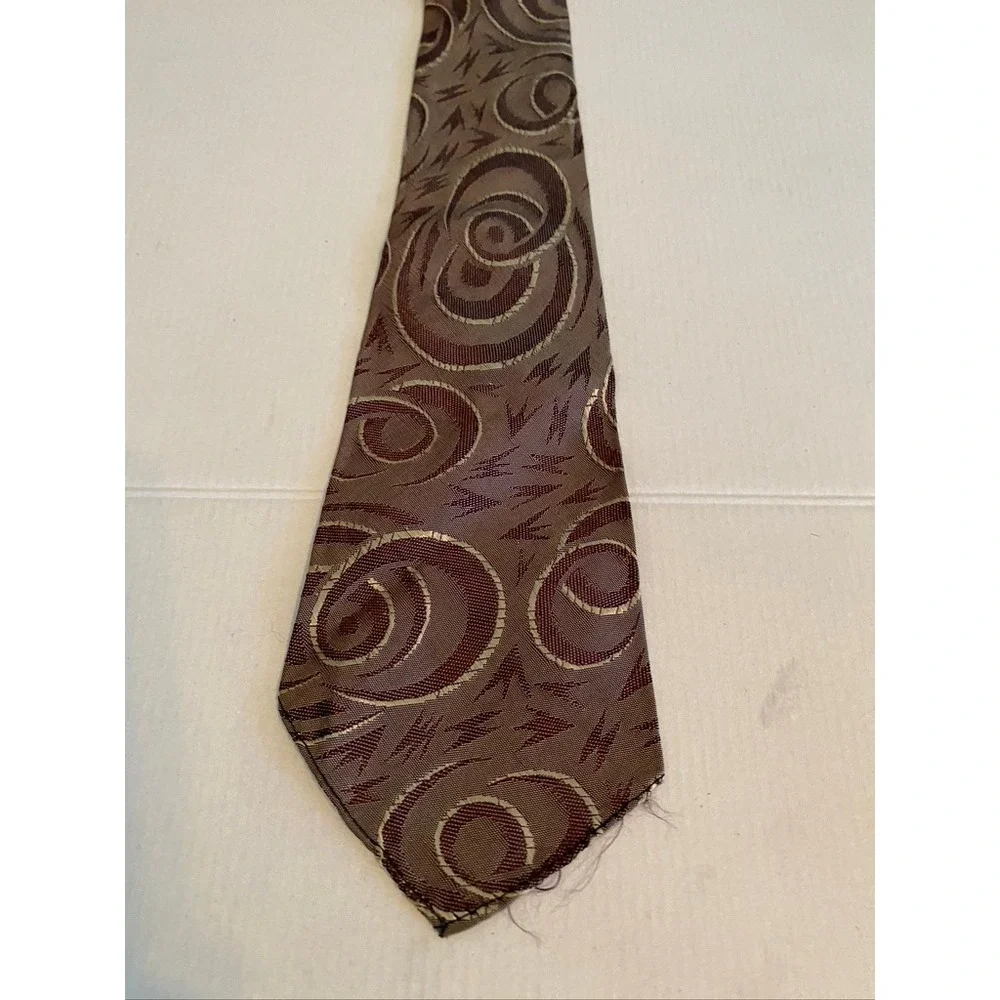 Mens Woven Swirl Geometric Pattern Necktie Burgundy Brown Gold 3.5 Inch Width